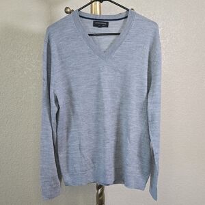 Banana Republic Men's Light Gray V-Neck Sweater